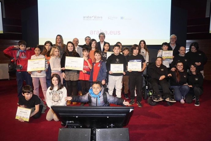 Cerca de 200 escolares alaveses presentan sus iniciativas para gestionar mejor los residuos en sus centros educativos
