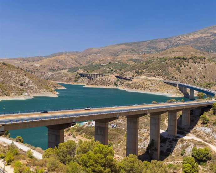 Archivo - Embalse de Rules, en imagen de archivo