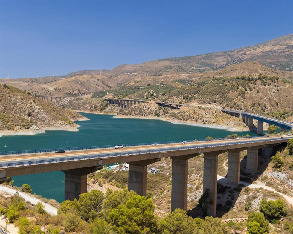 Archivo - Embalse de Rules, en imagen de archivo