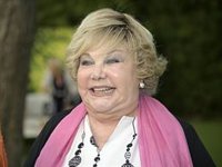 Karina, "súper feliz" y "sorprendida" por la Medalla de Andalucía, agradece esta "gran ilusión"