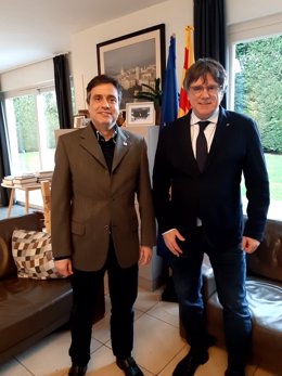 L'expresident de la Generalitat i president de Junts, Carles Puigdemont, i el secretari general de Solidaritat Catalana per la Independència, David Folch, a Waterloo (Bèlgica)