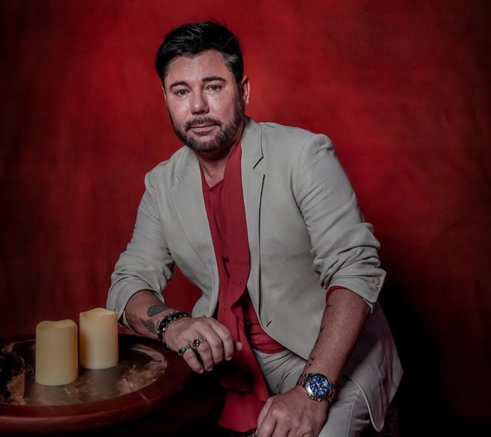 Archivo - El cantante Miguel Poveda posa para Europa Press, a 24 de abril de 2024, en Madrid (España)