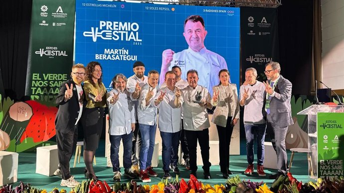 El chef Martín Berasategui consigue el Premio 'Vestial 2025' en Almería.