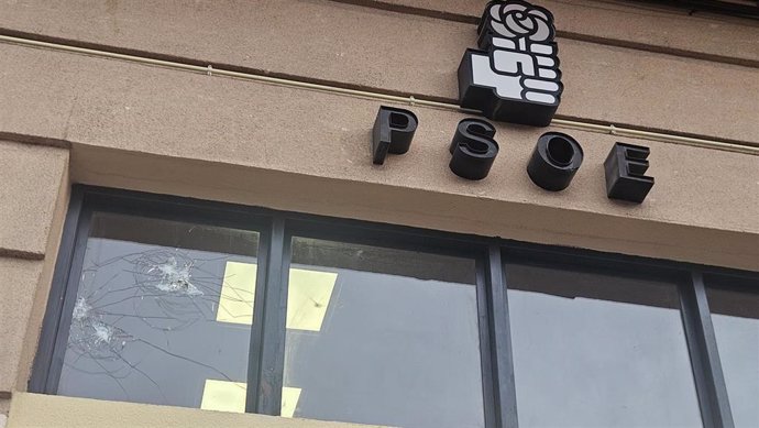 Archivo - Ataque a la sede del PSOE de Badajoz