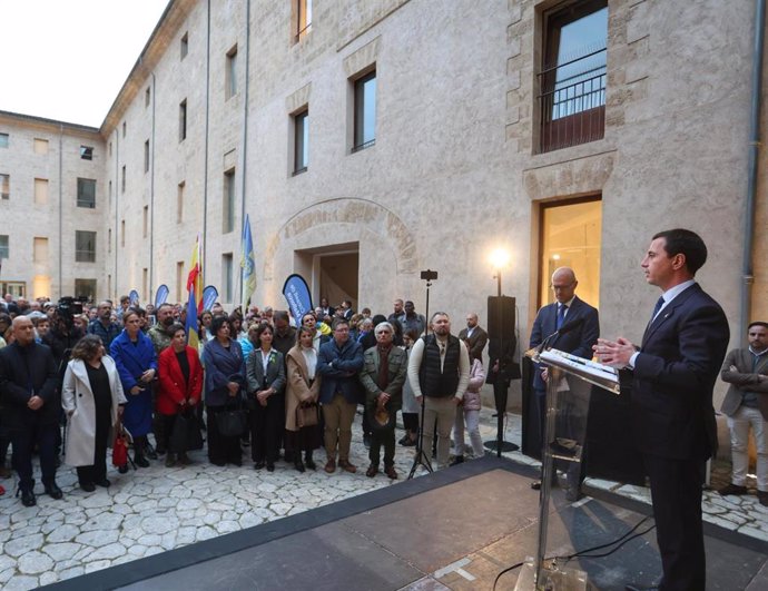 El presidente del Consell de Mallorca, Llorenç Galmés, participa en el acto conmemorativo por el tercer aniversario de la Guerra de Ucrania.