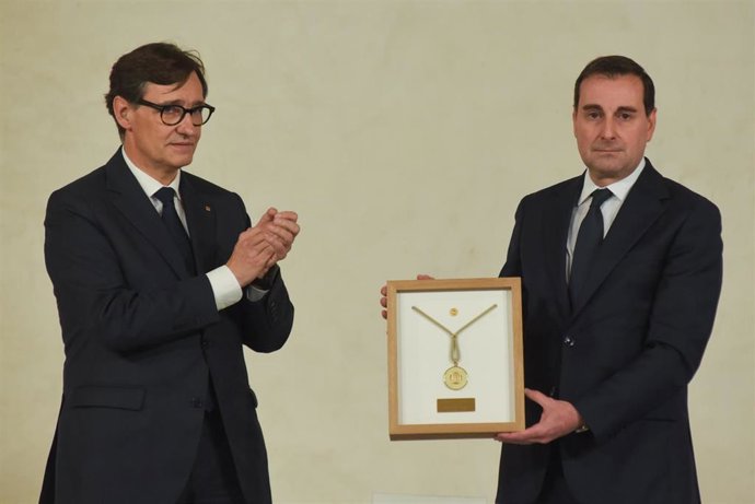 El presidente de la Generalitat, Salvador Illa, y el presidente y ceo de Mango, Toni Ruiz.