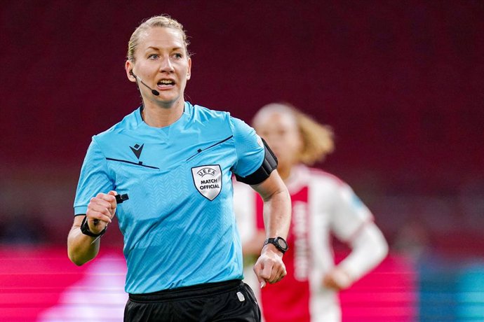 Archivo - Referee Tess Olofsson during the UEFA Women's Champions League, Group C football match between AFC Ajax and Paris Saint-Germain on November 15, 2023 at the Johan Cruijff ArenA in Amsterdam, Netherlands - Photo Joris Verwijst / Orange Pictures / 