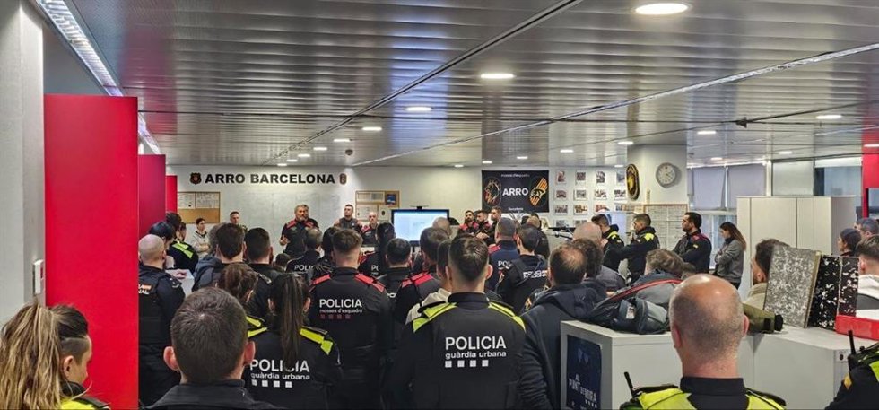 Imagen de agentes de los Mossos y de la Gurdia Urbana de Barcelona