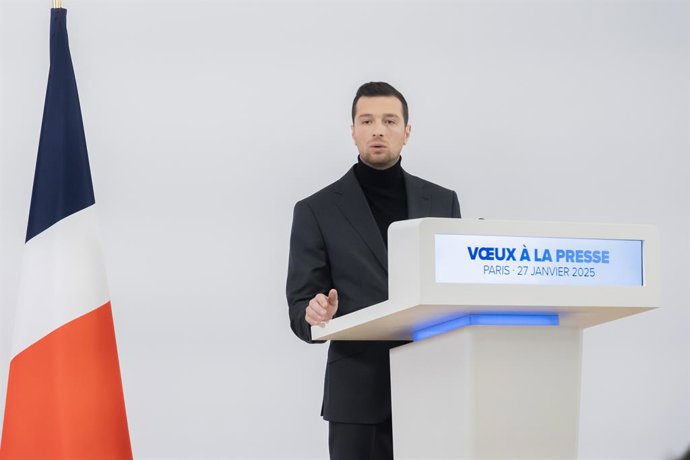 27 de janeiro de 2025, Paris, França, França: Paris, França 27 de janeiro de 2025 - Cerimônia de saudação do partido político de extrema direita RN para a imprensa - Jordan Bardella...POLITIQUE, RN, RASSEMBLEMENT NATIONAL, EXTREME DROITE.