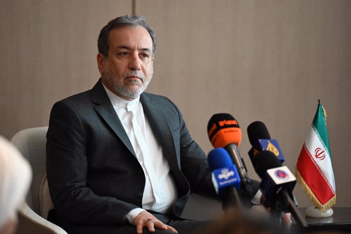 Archivo - KUWAIT CITY, Oct. 22, 2024  -- Iranian Foreign Minister Seyed Abbas Araghchi speaks at a press conference in Kuwait City, Kuwait, on Oct. 22, 2024. Araghchi said on Tuesday that neighboring countries have assured Iran they will not allow the use