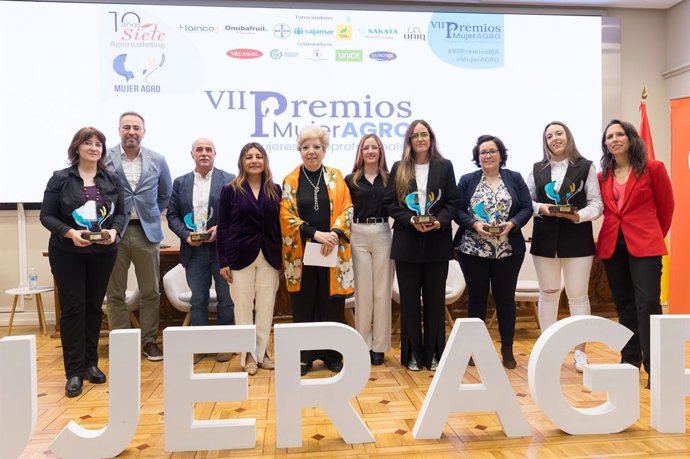 Foto familia VII Premios MujerAGRO