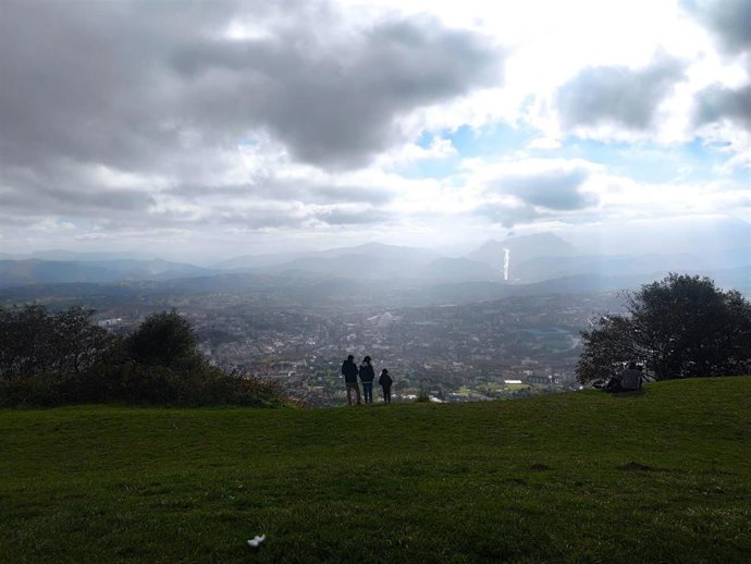 Archivo - Monte Naranco, turismo natural, rutas de senderismo en Oviedo.