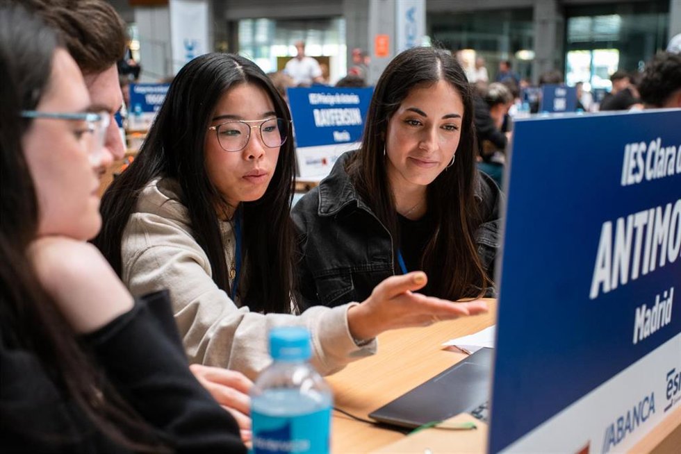 Archivo - Participantes en la final de Young Business Talents.