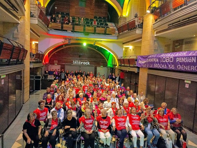 Acto en Bilborock de las mujeres del Movimiento de Pensionistas de Euskal Herria.