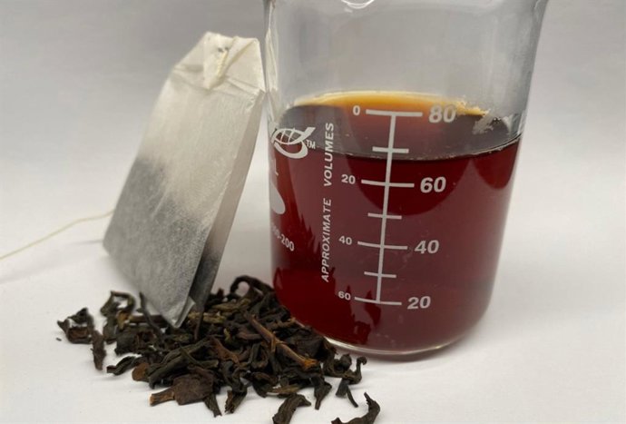 Un nuevo estudio descubre que preparar té elimina de forma natural el plomo y otros metales pesados ??tóxicos del agua.