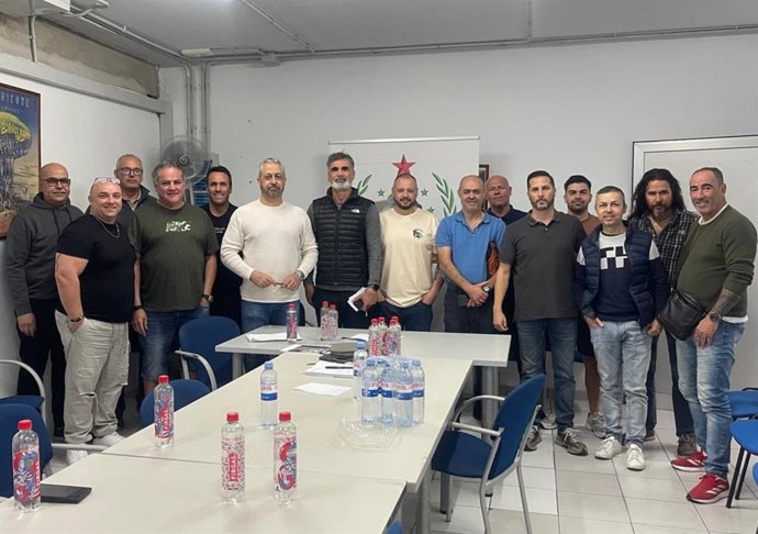 Reunión de representantes de sindicatos de policía, bomberos y movilidad de Las Palmas de Gran Canaria ante la "falta de seguridad" que denuncian que hay en la capital grancanaria