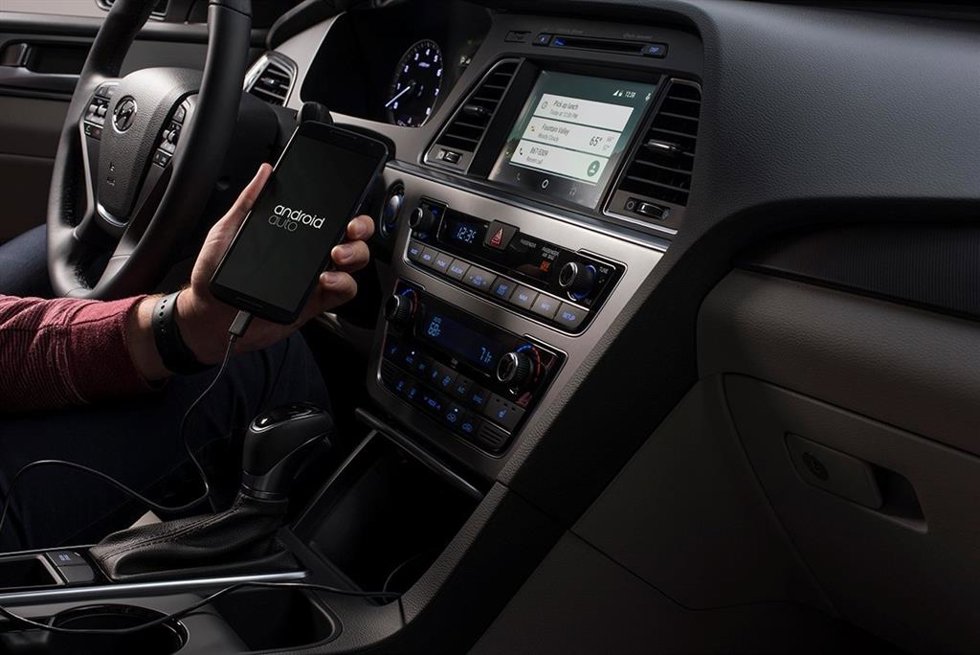 Archivo - El Tribunal de Justicia de la UE consifera que es un abuso que Android Auto no permita apps de terceros.