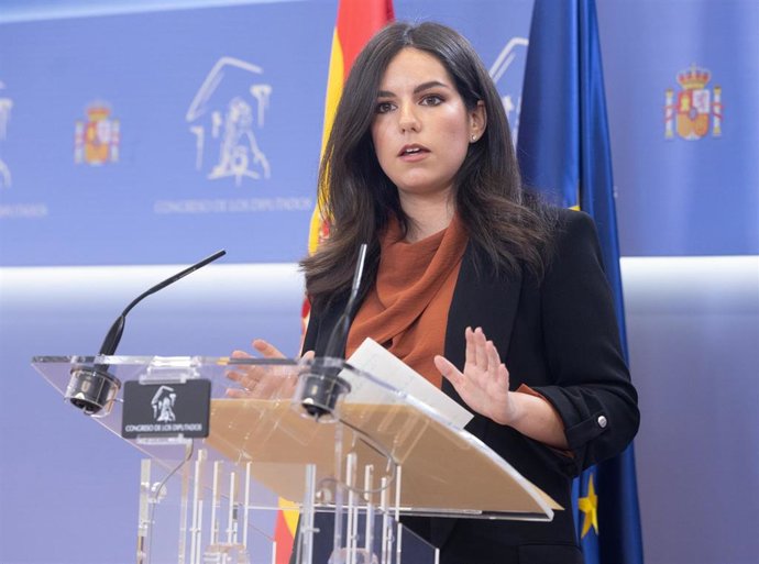 La portavoz de VOX en el Congreso, Pepa Millán, durante una rueda de prensa anterior a la Junta de Portavoces, en el Congreso de los Diputados, a 25 de febrero de 2025, en Madrid (España).