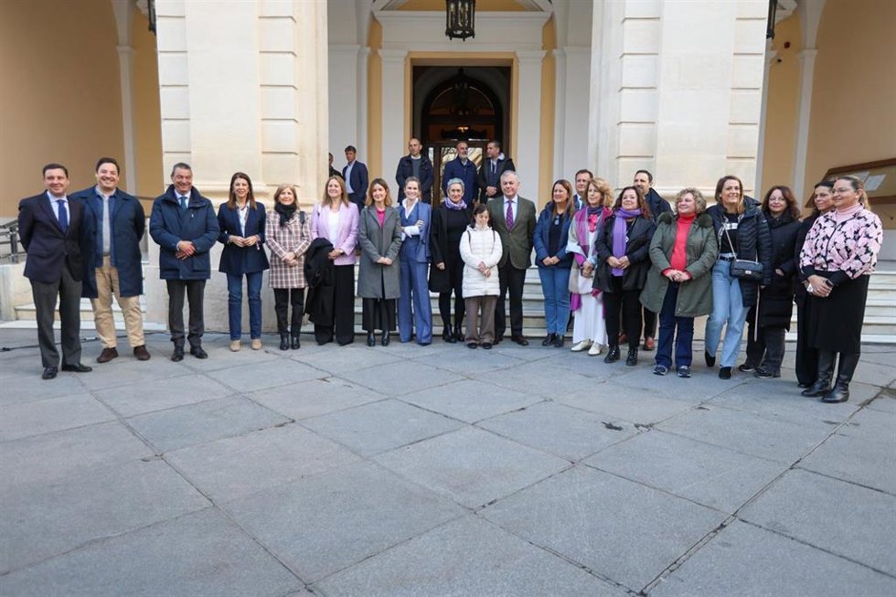 Archivo - El Ayuntamiento de Sevilla comienza la celebración del Día de la Mujer con la lectura del manifiesto. (Imagen de archivo)