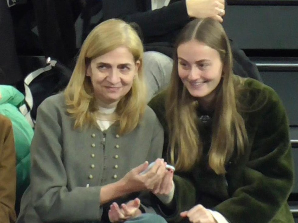 La Infanta Cristina y Johanna Zott en el partido de Fraikin BM. Granollers en el Palau d'Esports  a 22 de Febrero de 2025 en Granollers