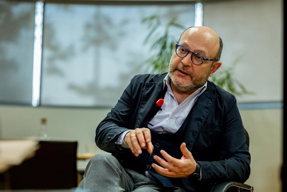 Archivo - El delegado de Políticas Sociales, Familia e Igualdad en el Ayuntamiento de Madrid, José Fernández, durante una entrevista para Europa Press, en el  Área de Gobierno de Políticas Sociales, Familia e Igualdad, a 2 de diciembre de 2024, en Madri