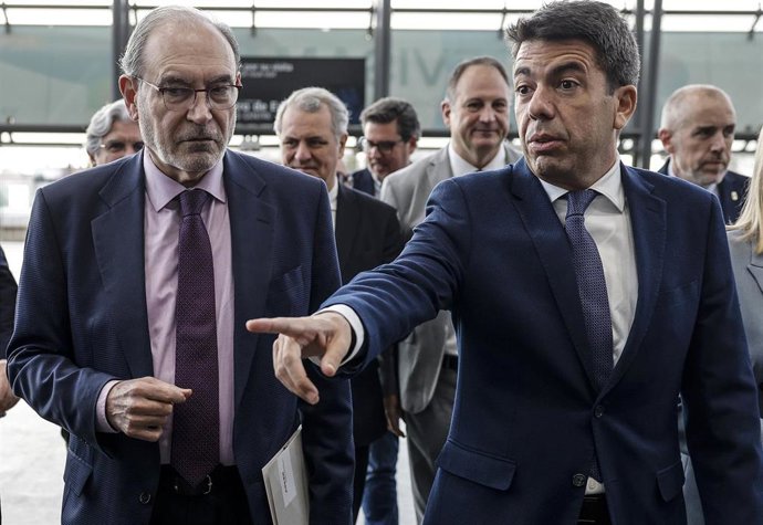 Mazón en su visita a la Feria Cevisama