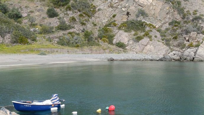 Área ao redor de Peñón del Lobo onde o barco de patrulha da Guardia Civil atuou após a descoberta do corpo de um homem.