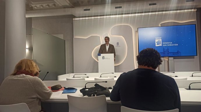 Archivo - Eneko Goia, alcalde de San Sebastián, comparece tras la Junta de Gobierno local