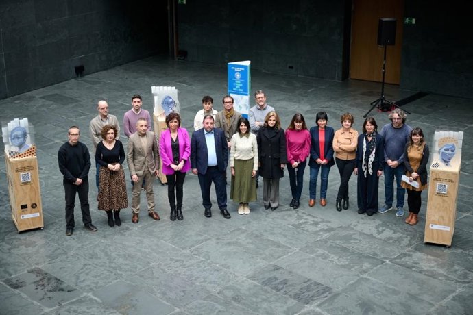 El Parlamento de Navarra acoge una exposición de la asociación Médicos del Mundo Navarra que busca "visibilizar la la crisis humanitaria" de Burkina Faso