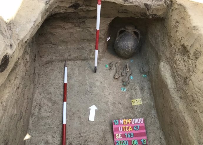 Fotografía de la excavación del enterramiento “tipo oriental” del periodo huno de Budapest.