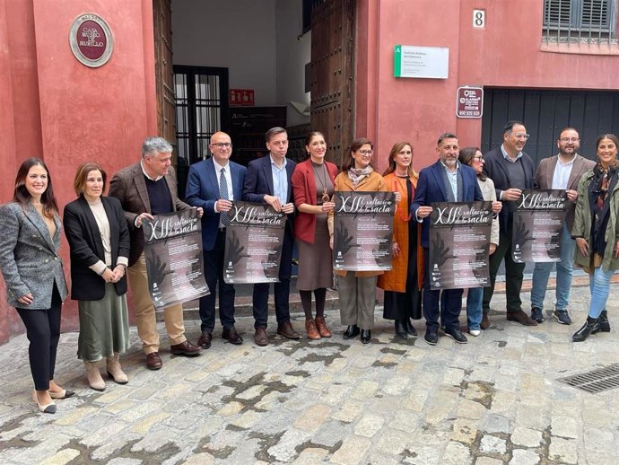 El diputado provincial de Cultura, Manuel López Mestanza, ha presentado este martes en Sevilla esta nueva edición de la Exaltación de la Saeta junto al director del Instituto Andaluz del Flamenco y munícipes de Mairena del Alcor, Écija y Utrera.