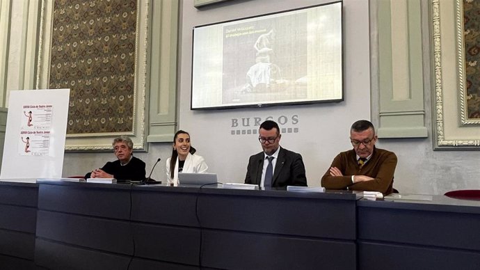 El director de Cultura de la UBU, Carlos Lozano; la concejala de Cultura, Andrea Ballesteros, El vicerrector de Relaciones Institucionales, Cultura y Proyección Social · Delfín Ortega y el técnico de Cultura, Ignacio González de Miguel