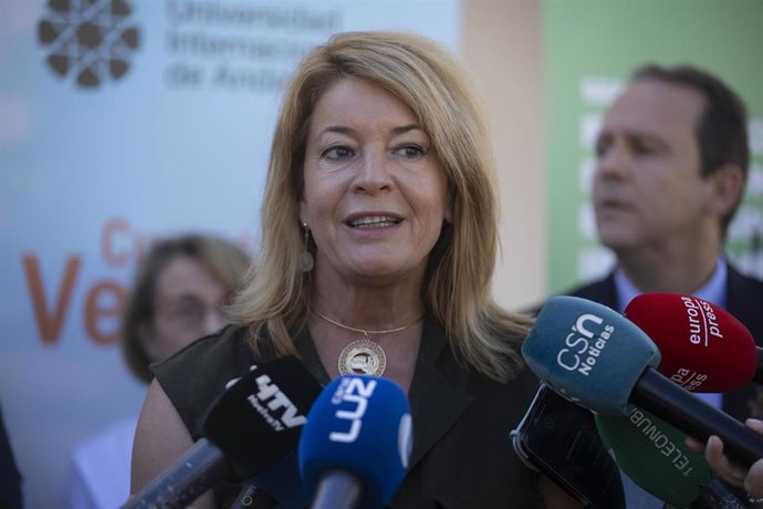 Archivo - La alcaldesa de Huelva, Pilar Miranda, en una imagen de archivo.