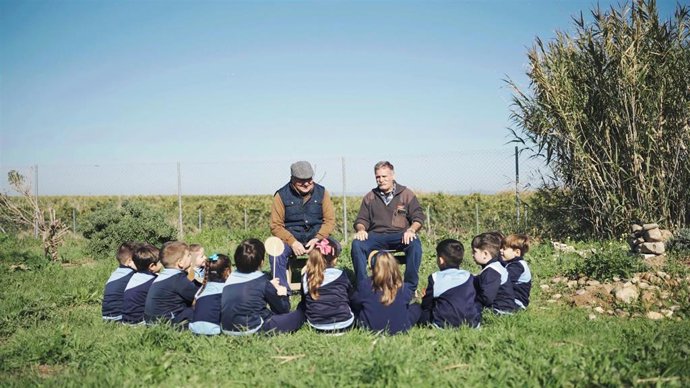 El colegio SAFA Valdezorras convierte el huerto escolar en un aula al aire libre que une generaciones.