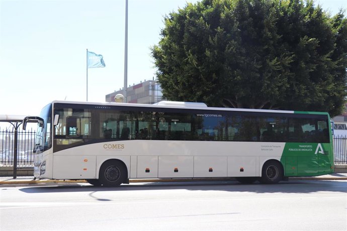 Archivo - Cádiz.- La Junta refuerza el sábado las conexiones en autobús con San Fernando por la Procesión Magna Mariana 