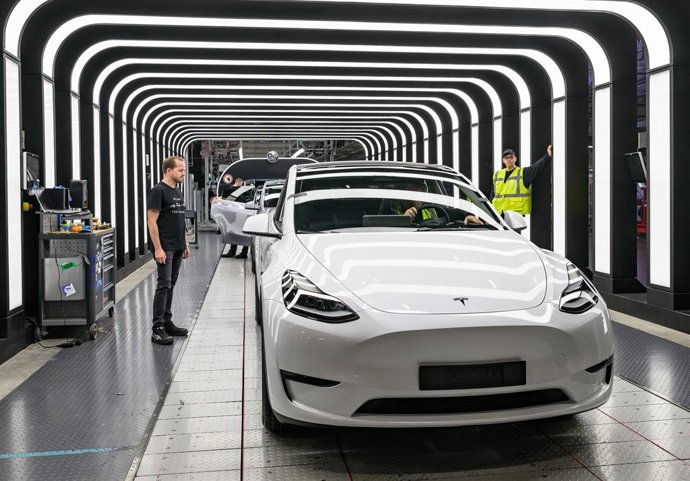 Archivo - Tesla adquiere parte de la planta en Reutlingen del proveedor de sistemas de automatización de Manz AG.