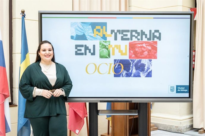 La concejala delegada de Juventud, Mercedes Martín, durante la presentación de actividades de Alterna en tu Ocio