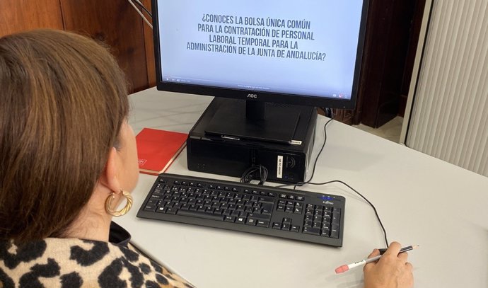 Archivo - La Bolsa Única Común de la Junta recibe 43.000 solicitudes en algo más de diez días