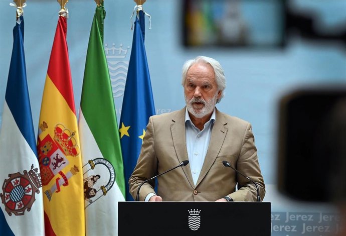 El teniente de alcaldesa de Presidencia en el Ayuntamiento de Jerez, Agustín Muñoz, en rueda de prensa.