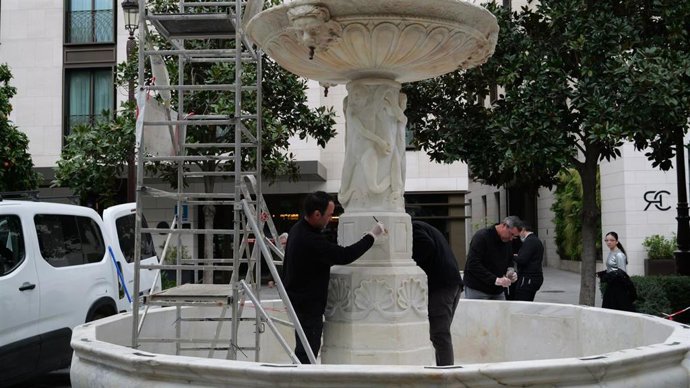 Intervención en la fuente ornamental de la Plaza de la Magdalena.