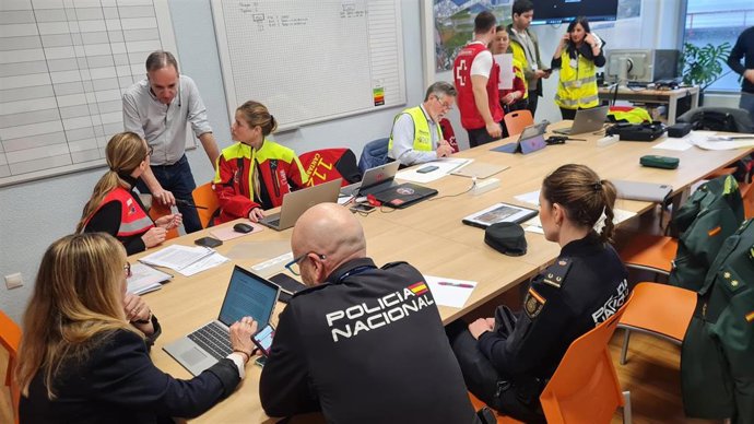 Puesto de mando del simulacro de de accidente aéreo en el aeropuerto Seve Ballesteros