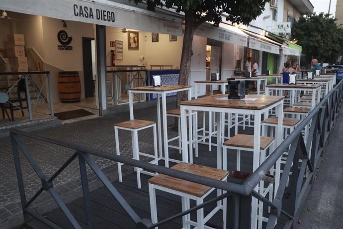 Archivo - Veladores en Sevilla. 