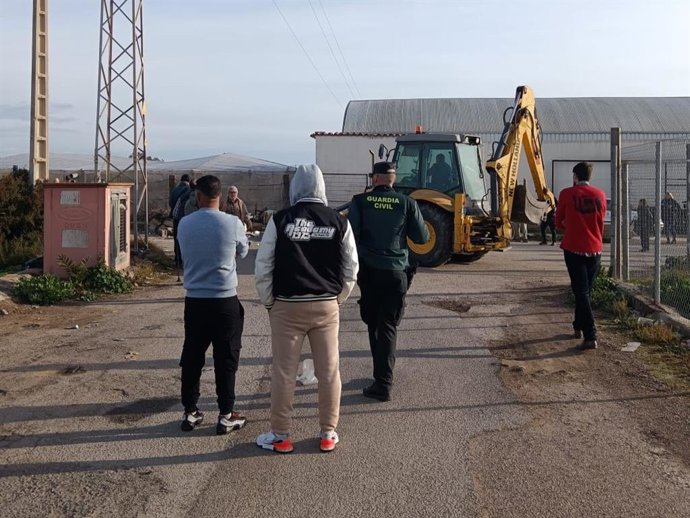 Desalojo de las infraviviendas del Cortijo El Uno en Níjar (Almería).