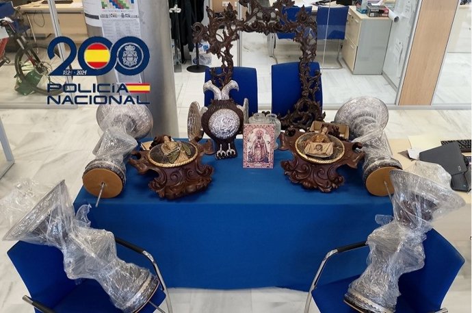 Enseres robados y recuperados de la Hermandad de las Tres Caídas de Jerez.