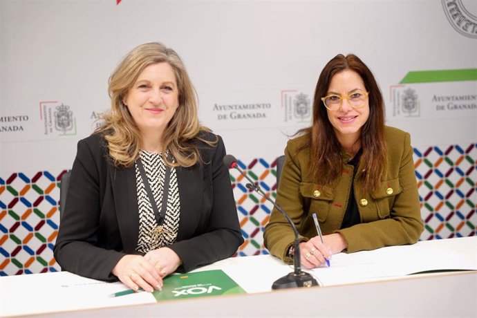 Las concejalas de Vox en Granada Beatriz Sánchez Agustino y Mónica Rodríguez Gallego