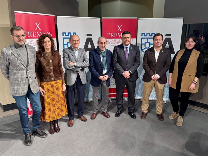 Los presidentes de la Diputación de Ávila y de la Academia de Gastronomía de CyL en la presentación de los premiados en la décima edición.