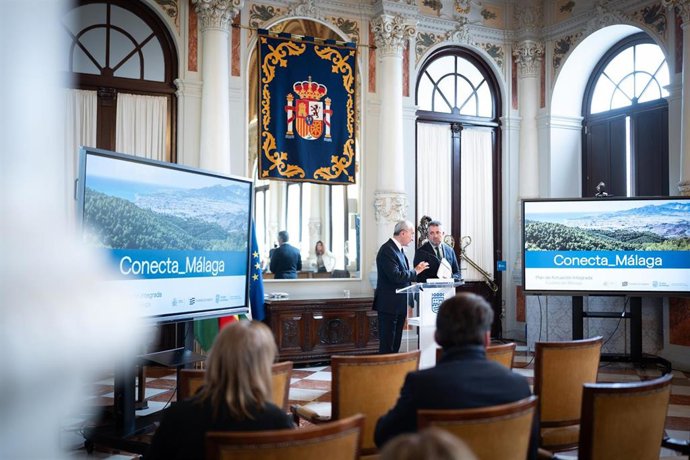 La Junta de Gobierno Local del Ayuntamiento de Málaga ha aprobado este martes presentar el plan de actuación integrado 'Conecta_Málaga', que recientemente presentó el alcalde, a la convocatoria de Planes de Actuación Integrados