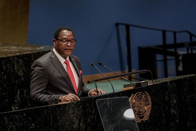 Archivo - September 22, 2024, New York, New York, USA: LAZARUS MCCARTHY CHAKWERA, President of the Republic of Malawi speaks at The Summit of the Future during the first official day of the 79th Session of UNGA in NYC.