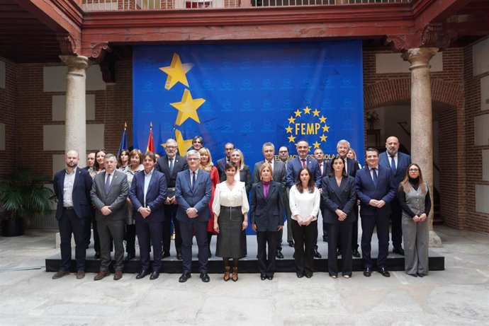 Reunión de la Federación Española de Municipios y Provincias con la ministra de Vivienda y Agenda Urbana, Isabel Rodríguez.