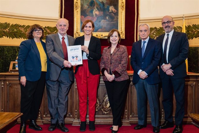 Archivo - El académico de Geriatría de la RANME, José Manuel Ribera Casado, presenta el libro 'A su edad, ¿qué querrá?'